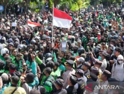 Demo di Kejagung Ricuh, Massa Tuntut Eks Jampidsus Febrie Ditampilkan ke Publik dan Kasus Dialihkan ke KPK