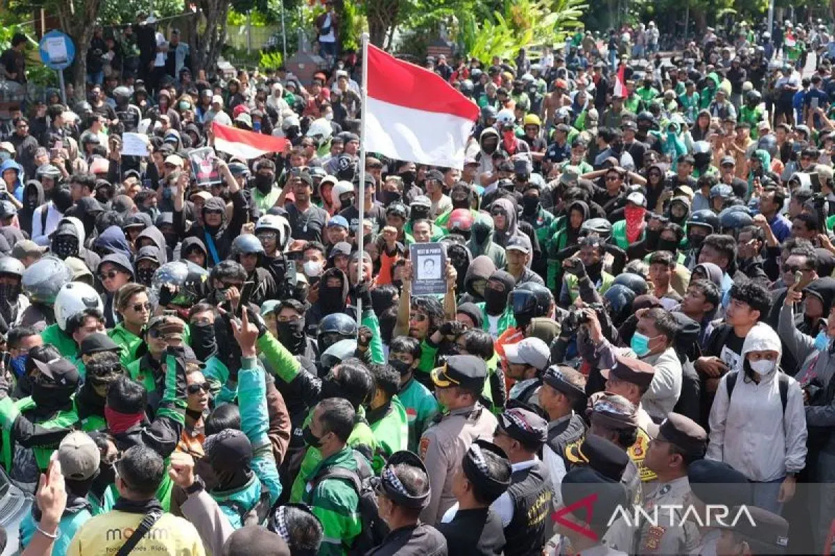 Demo di Kejagung Ricuh, Massa Tuntut Eks Jampidsus Febrie Ditampilkan ke Publik dan Kasus Dialihkan ke KPK