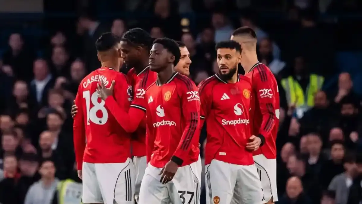 Geliat Manchester United Cari Gelandang Muda: Pemain Barcelona Dilirik, Man City-Arsenal Mengusik