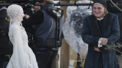 Johnny Depp Tampil Nyaris Tak Dikenali sebagai Scrooge dalam Trailer Perdana Film Ebenezer