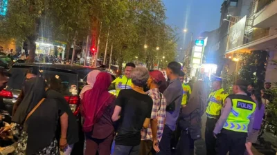 Kakek 74 Tahun Terkunci 2 Jam di Mobil di Yogya, Warga Pecahkan Kaca untuk Evakuasi