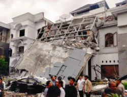Kesaksian Warga Lihat Detik-detik Rumah Mewah di Polonia Meledak, Diduga Masih Ada Orang Terjebak