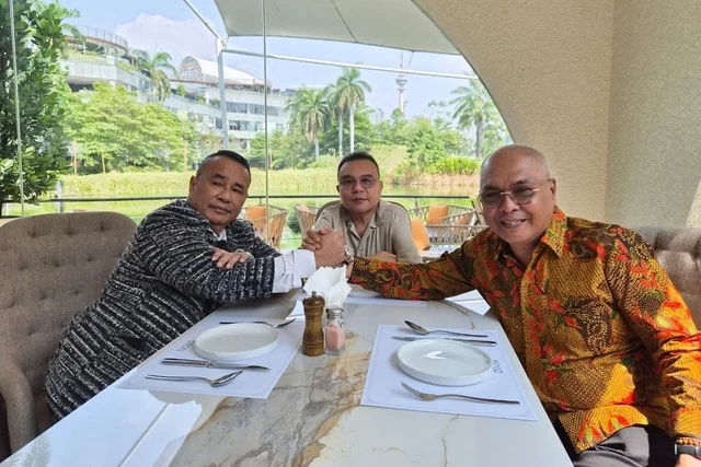 Momen Dasco Duduk Semeja Bareng Hotman-Ketum PWI: Persatuan Indonesia