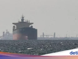 Penampakan Kapal Kargo Terbelah Dua di Selat Hormuz Usai Tabrakan, 23 Awak Selamat