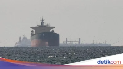 Penampakan Kapal Kargo Terbelah Dua di Selat Hormuz Usai Tabrakan, 23 Awak Selamat