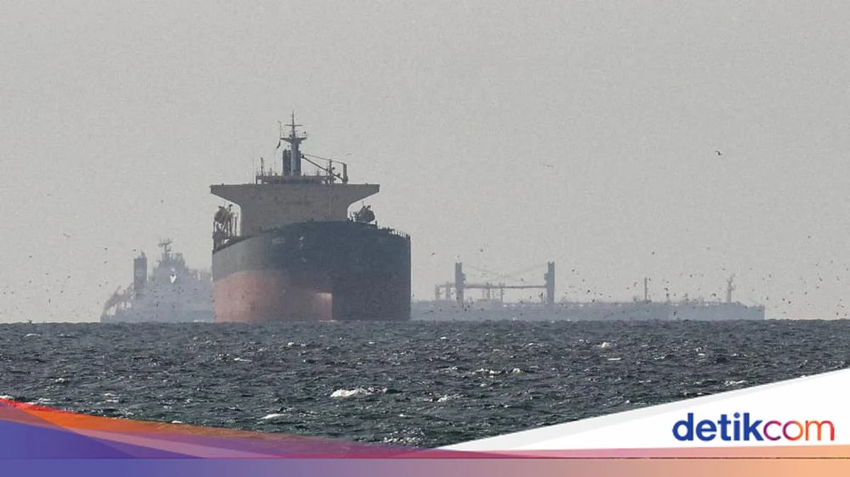 Penampakan Kapal Kargo Terbelah Dua di Selat Hormuz Usai Tabrakan, 23 Awak Selamat