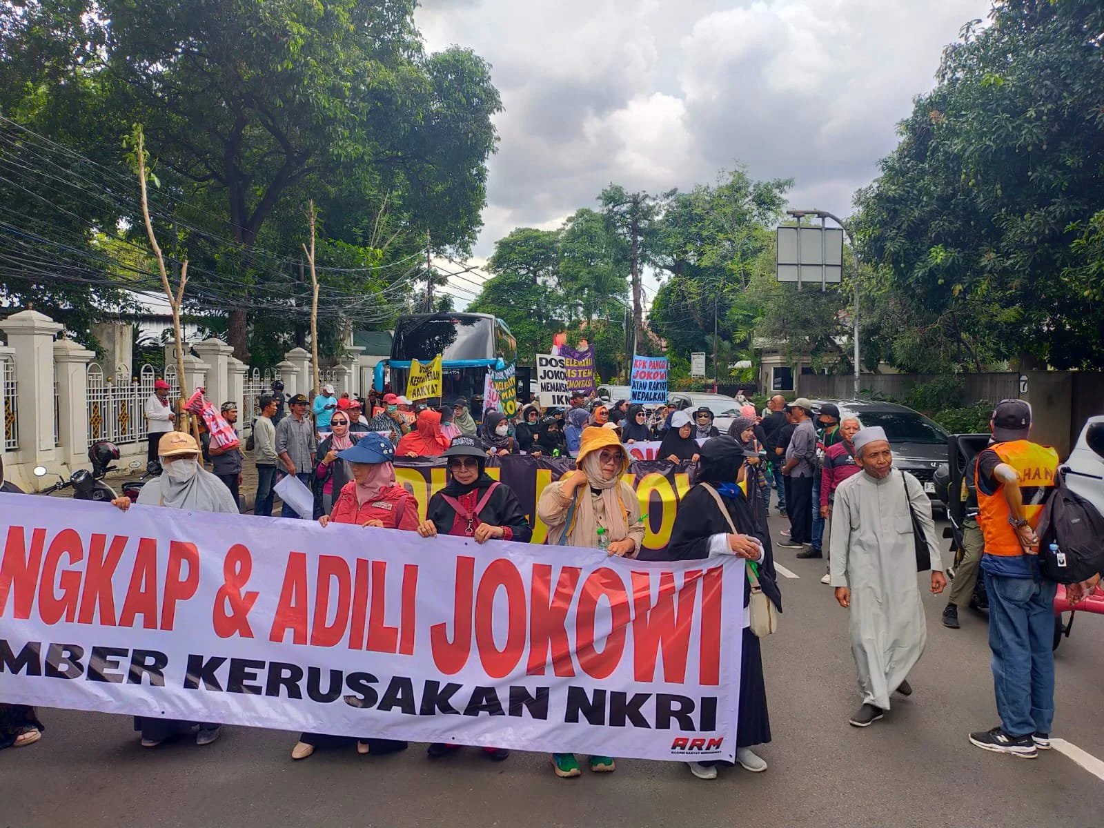 Polisi Tangkap Tiga Orang Terkait Bentrok, Polsek Metro Menteng Digeruduk Massa
