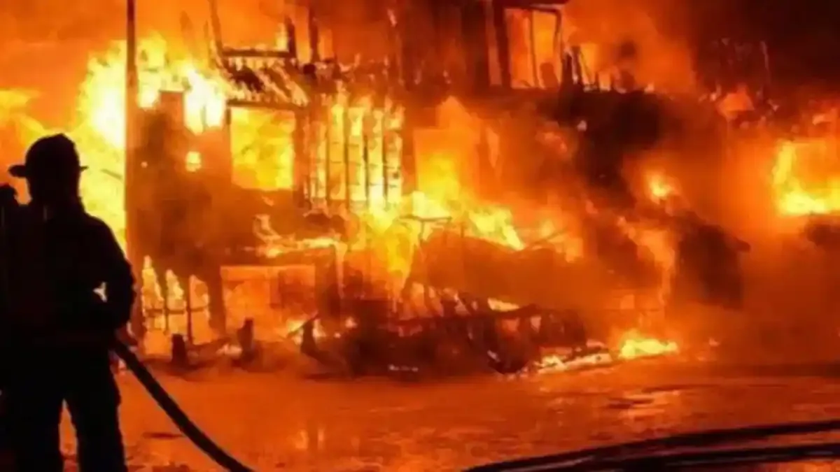 Tak Diberi Uang Rp 15 Juta untuk Angsur Motor, Anak Bakar Rumah Ortu di Yogyakarta, Polisi Terluka