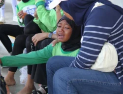 Tangis Pecah di Garis Finis usai Tongkat Estafet Jatuh di MilkLife Athletics Challenge