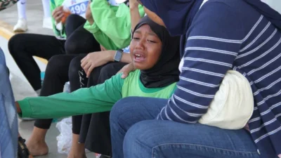 Tangis Pecah di Garis Finis usai Tongkat Estafet Jatuh di MilkLife Athletics Challenge