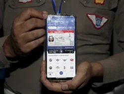 Tanpa Ribet! SIM Digital Sah Digunakan, Kini Masyarakat Tinggal Tunjukkan Lewat HP