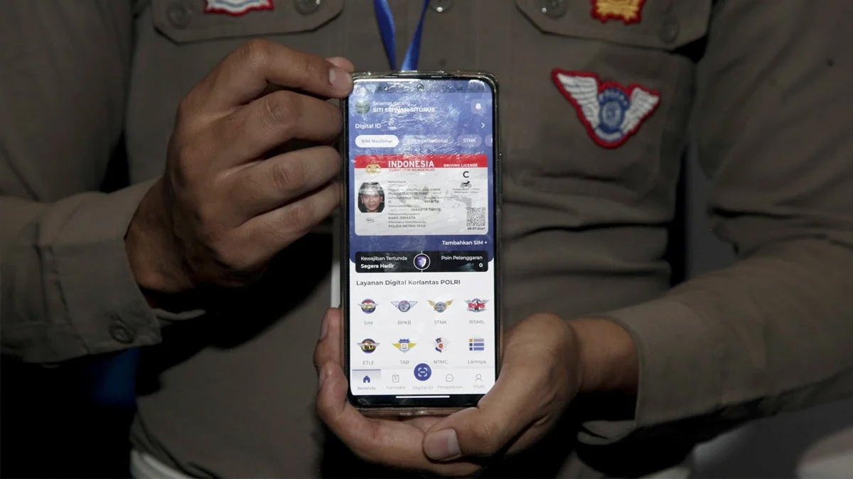Tanpa Ribet! SIM Digital Sah Digunakan, Kini Masyarakat Tinggal Tunjukkan Lewat HP