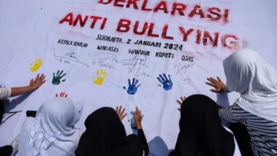 Tiga Berita Populer Padang: Dedi Mulyadi Naik Taksi ke UNP, Bullying MAN 3, dan Harapan Mahasiswa