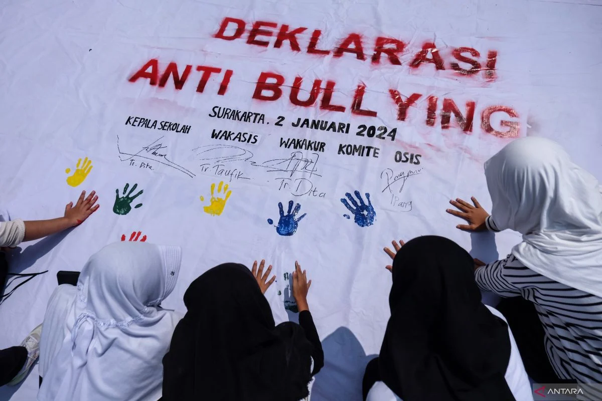 Tiga Berita Populer Padang: Dedi Mulyadi Naik Taksi ke UNP, Bullying MAN 3, dan Harapan Mahasiswa