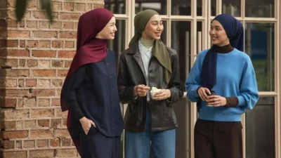 UNIQLO Perkenalkan Koleksi Hijab Perdana di Indonesia, Intip Tiga Variannya