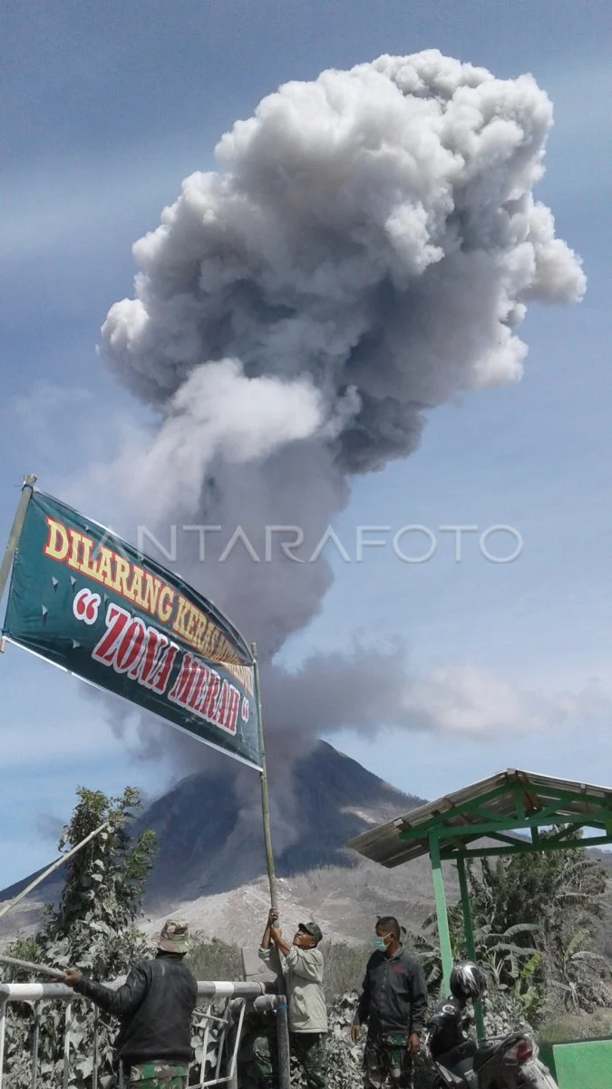 Aktivitas Vulkanik Gunung Merapi Meningkat Disusul Erupsi Sinabung