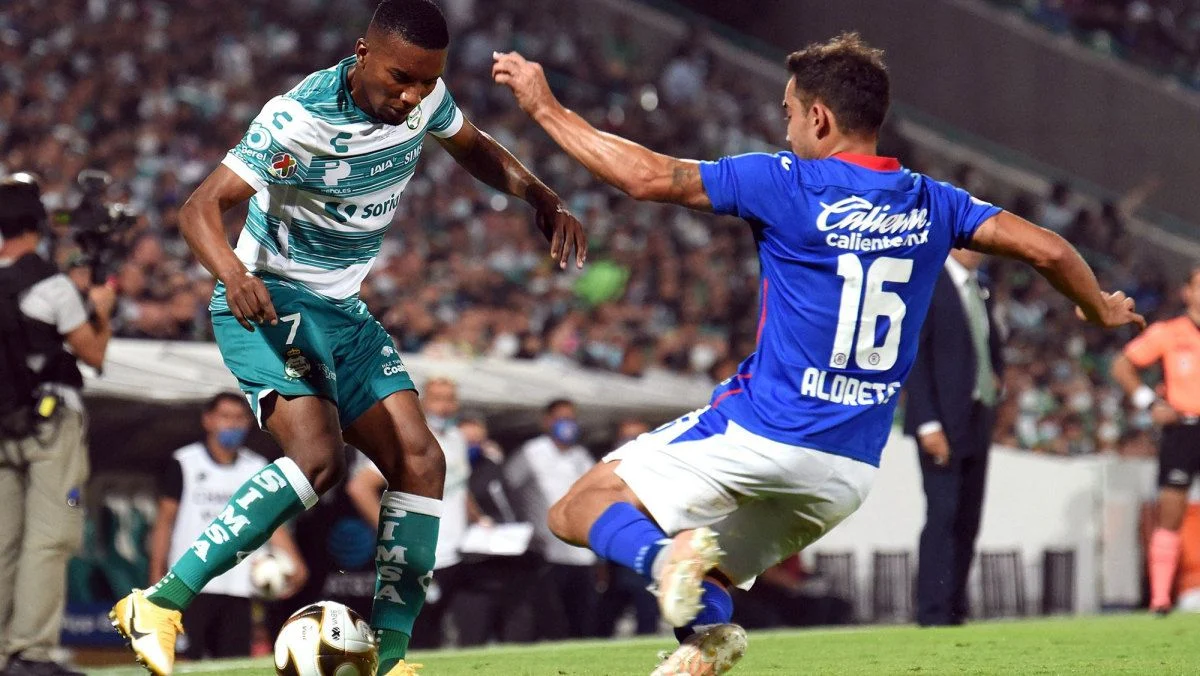 Cruz Azul vs Santos Laguna 1-0: Gol Dramatis Jose Paradela Jadi Penentu