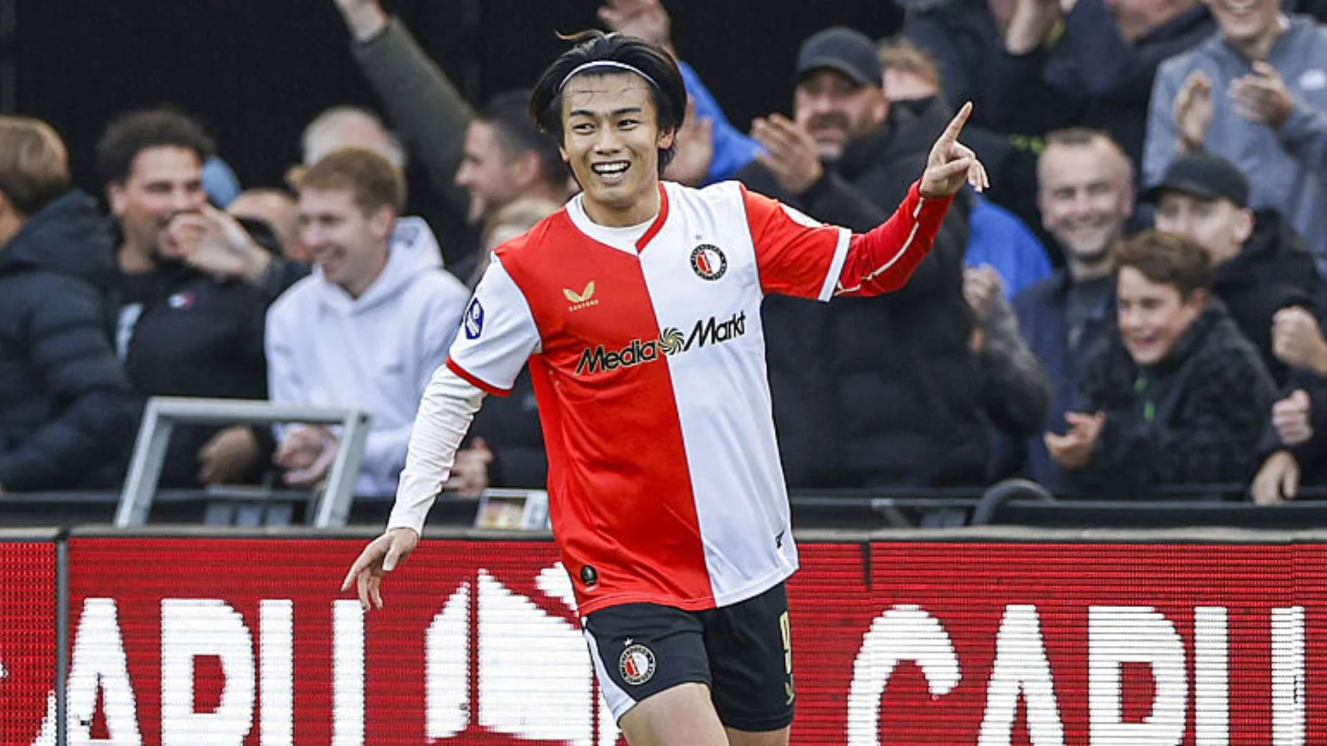 Gol Penentu Ayase Ueda Antarkan Lille Taklukkan Toulouse dan Puncaki Klasemen Ligue 1