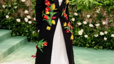 Kontroversi Pameran John Galliano di Met Gala Berujung Tekanan Besar bagi Anna Wintour