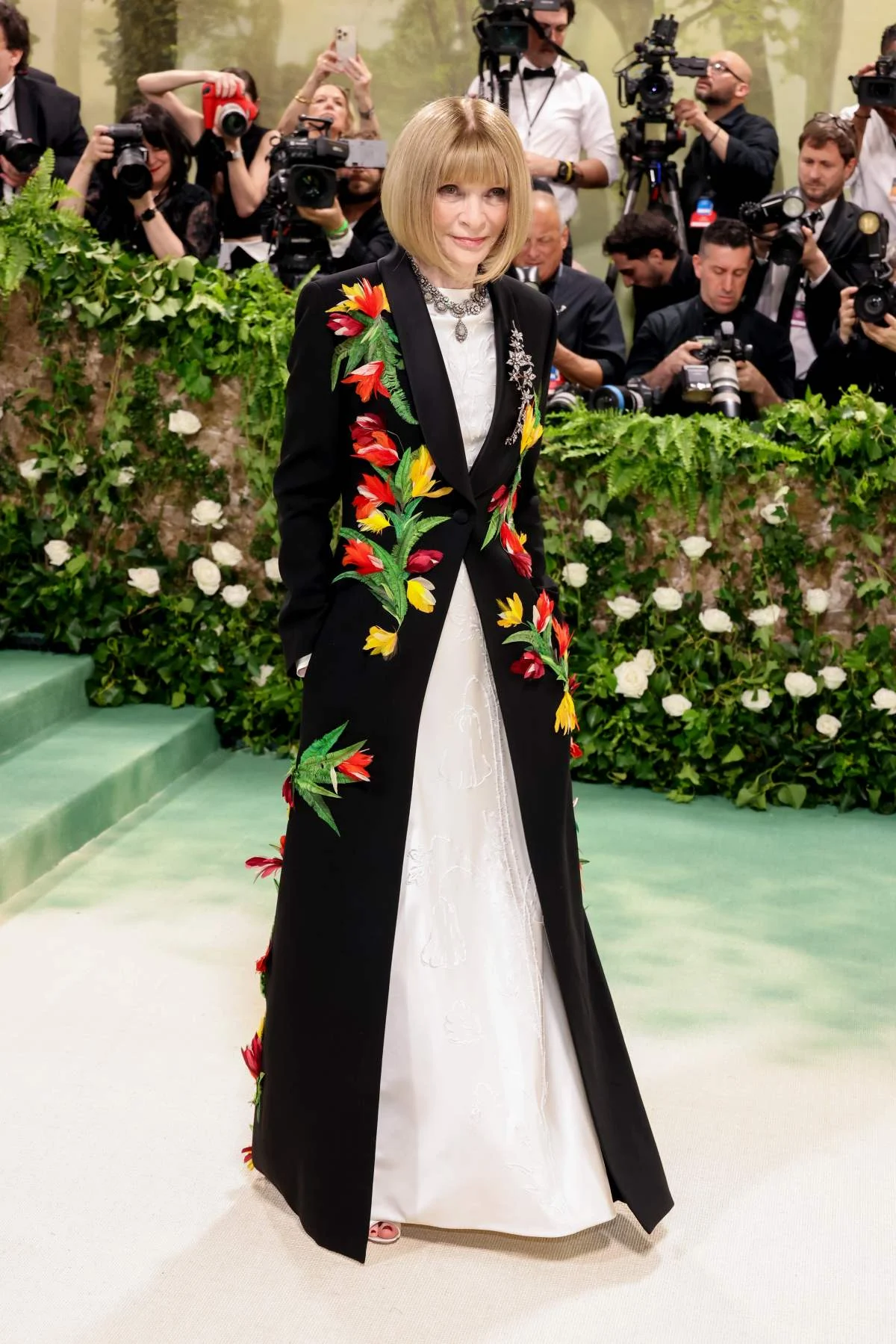 Kontroversi Pameran John Galliano di Met Gala Berujung Tekanan Besar bagi Anna Wintour