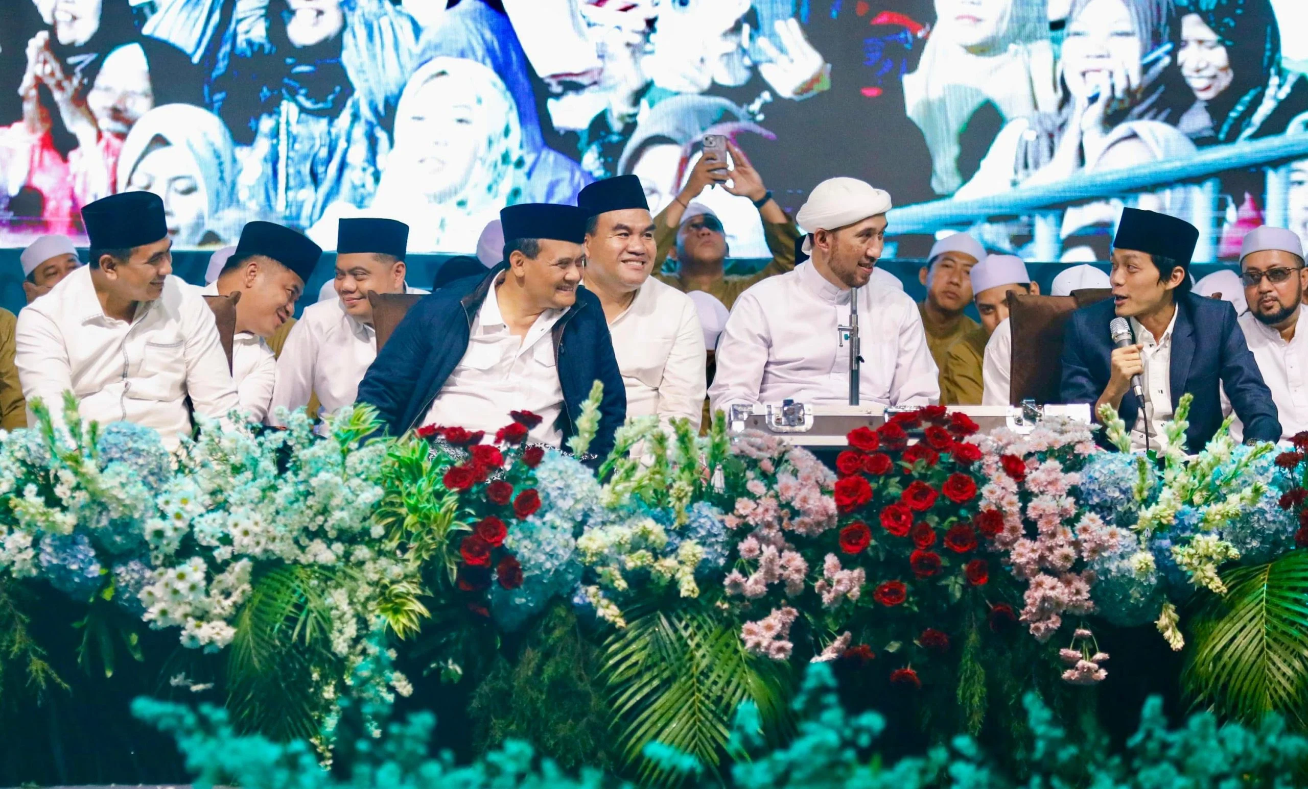 Ahmad Luthfi Salurkan Beasiswa 482 Santri dan Tinjau Teknologi HexBricks di Demak