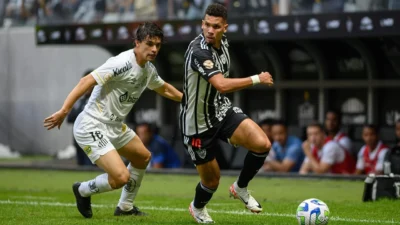Atlético-MG vira sobre o Santos nos acréscimos e mantém embalo no Brasileirão