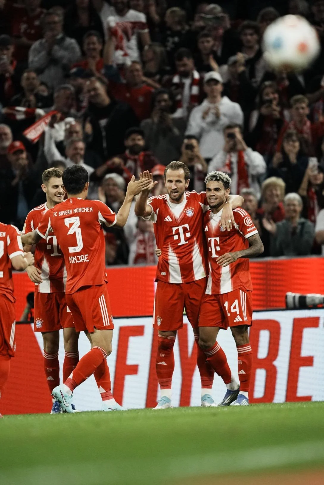 Bayern Munich Pesta Gol 6-1 atas RB Leipzig, Luis Diaz Cetak Hat-trick