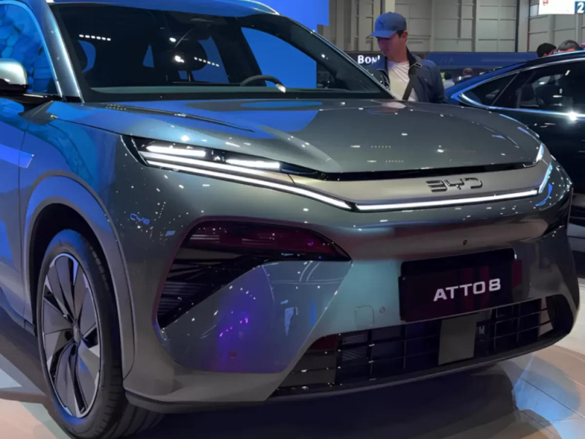 BYD Atto 8 Meluncur dengan Pengisian Kilat 9 Menit dan Tenaga 775 HP