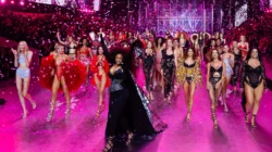 Candice Swanepoel Kembali Memukau di Victoria’s Secret Show 2026 dan Pamer Busana Renang