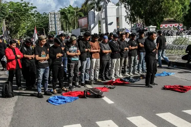 Demo 28 Oktober 2026 di Bundaran HI: Salib Merah, Tiga Jari, hingga Salat Berjemaah