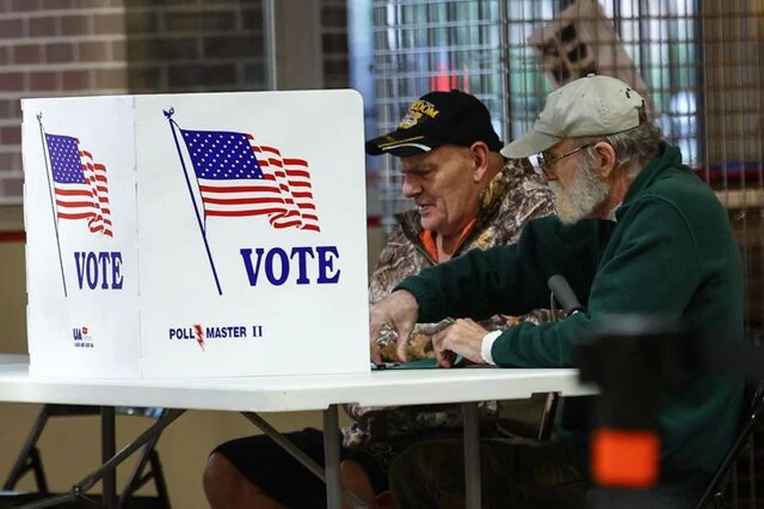 DOJ Tolak Syarat Colorado, Monitor Federal Tetap 100 Kaki dari Sites Pemungutan Suara Adams County