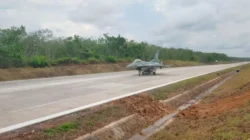 Empat Jet Tempur TNI AU Uji Pendaratan Darurat di Tol Pasuruan–Probolinggo, Warga Antusias hingga Dua Motor Raib
