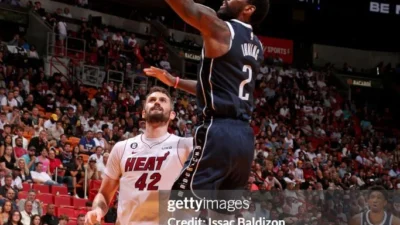 Heat Tumbang 0-4 Usai Kalah dari Mavericks, Kyrie Irving Terbuka ke Miami
