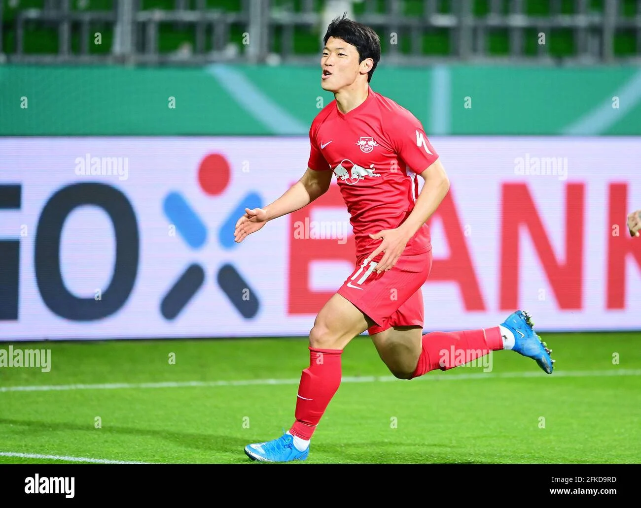 Ketegangan di DFB-Pokal: Hwang Hee-chan Dorong Fisioterapis Sendiri, Schalke Tersingkir