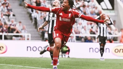 Liverpool Comeback Dramatis Tekuk Villarreal 4-3, Rio Ngumoha Pecahkan Rekor