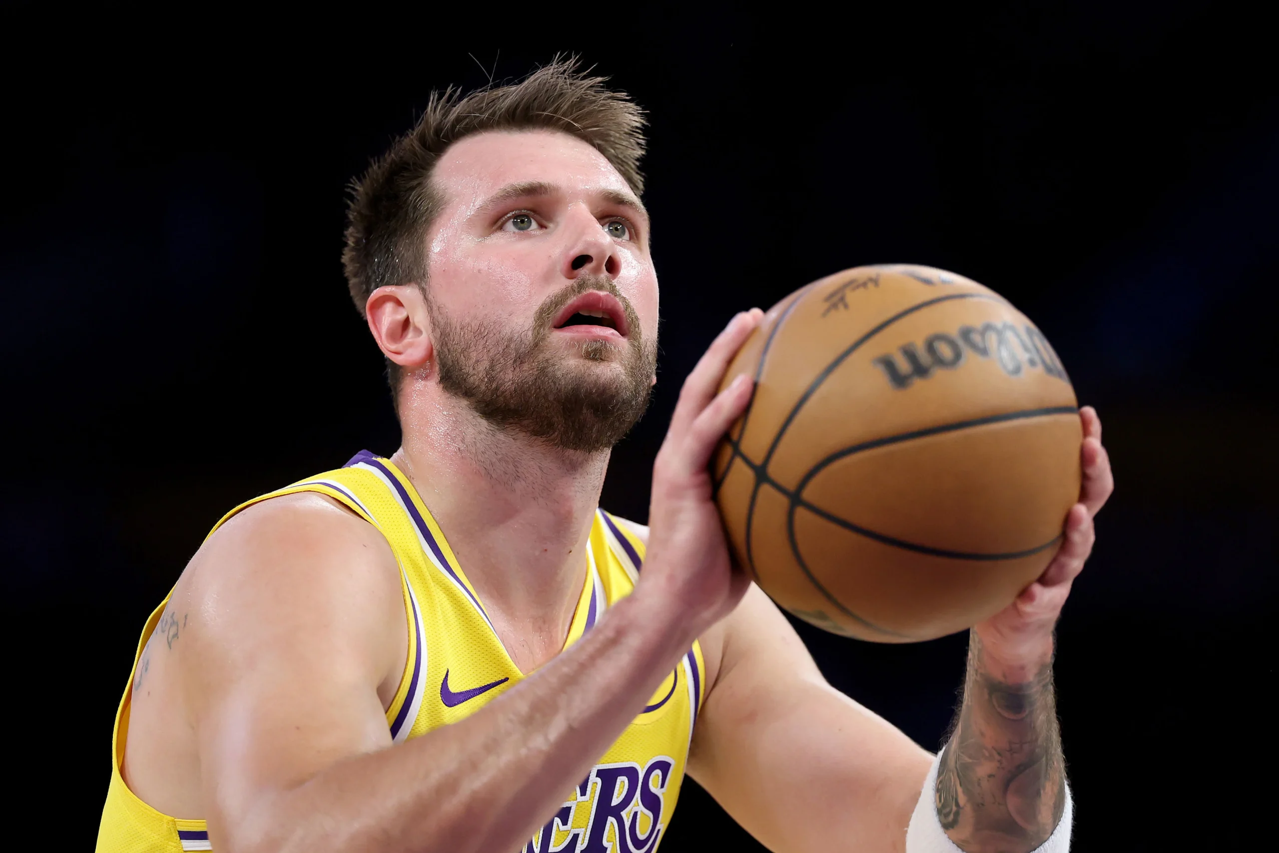 Luka Dončić Pimpin Lakers ke Start 3-0, Ukir 52 Poin dan Rekor 50 Poin ke-10