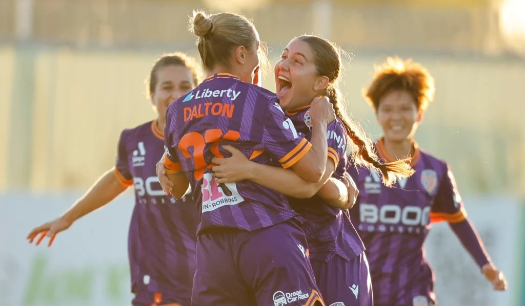 Nam Tae-hee Curi Perhatian, Brisbane Roar Kalahkan Perth Glory 2-1