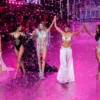 Nicole Kidman Curi Perhatian lewat Gaya Rok Pensil di Victoria’s Secret Show, Putrinya Sunday Rose Ikut Bersinar