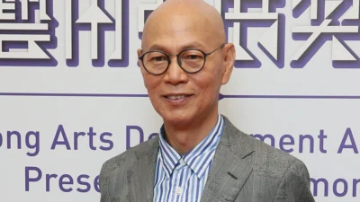 Penyanyi Senior Hong Kong Law Kar Ying Ungkap Biaya Medis Fantastis di Usia 80 Tahun