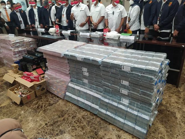 Polres Gresik Buru Komplotan Debt Collector Pinjol Ilegal yang Teror Foto Porno Warga Manyar