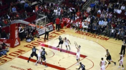 Rockets vs Hawks: Houston Incar Sapu Bersih Seri Musim di Toyota Center