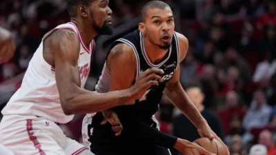 Spurs Kalah Tipis 110-114 dari Rockets, Wembanyama Diblok di Detik Akhir