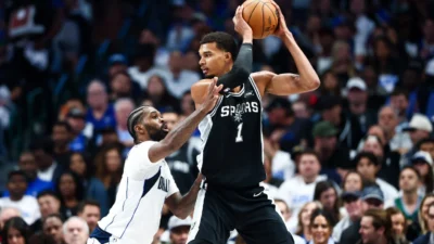 Spurs Tumbangkan Mavericks 122-106, Wembanyama Pimpin Kemenangan Pertama Musim Ini