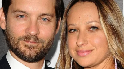 Tobey Maguire Jadi Penghulu di Pernikahan Sang Mantan Istri, Jennifer Meyer