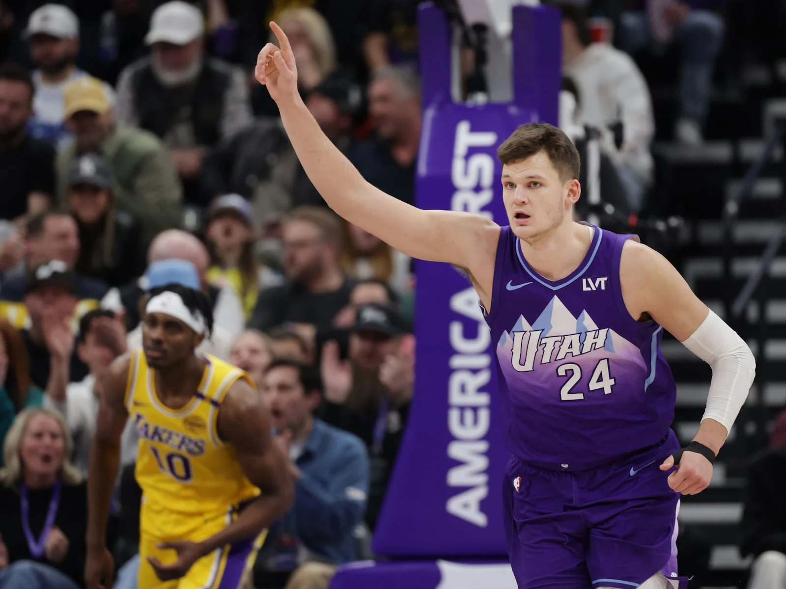 Walker Kessler Siap Hadapi Utah Jazz, Modal Dua Performa 20 Poin Bersama Lakers