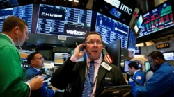 Wall Street Dibuka Variatif, Sektor Teknologi Tertekan saat Musim Laporan Keuangan Bank