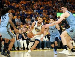 Warriors Kalah Dramatis dari Grizzlies di Laga Kandang, Kerr Protes Keputusan Wasit